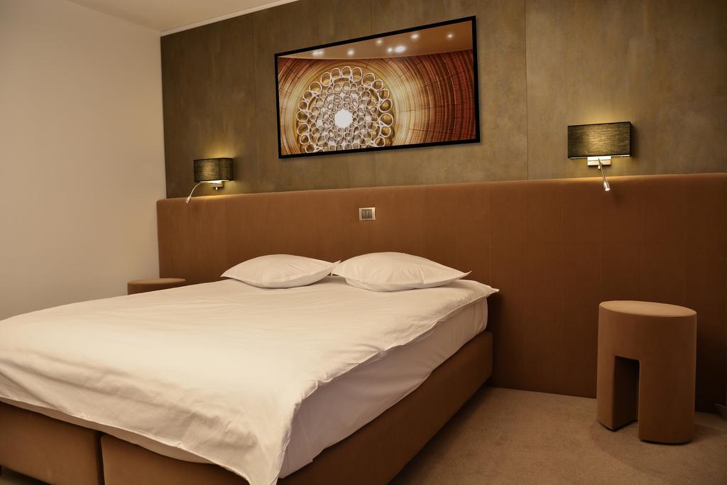 בראשוב Hotel Lux Divina מראה חיצוני תמונה