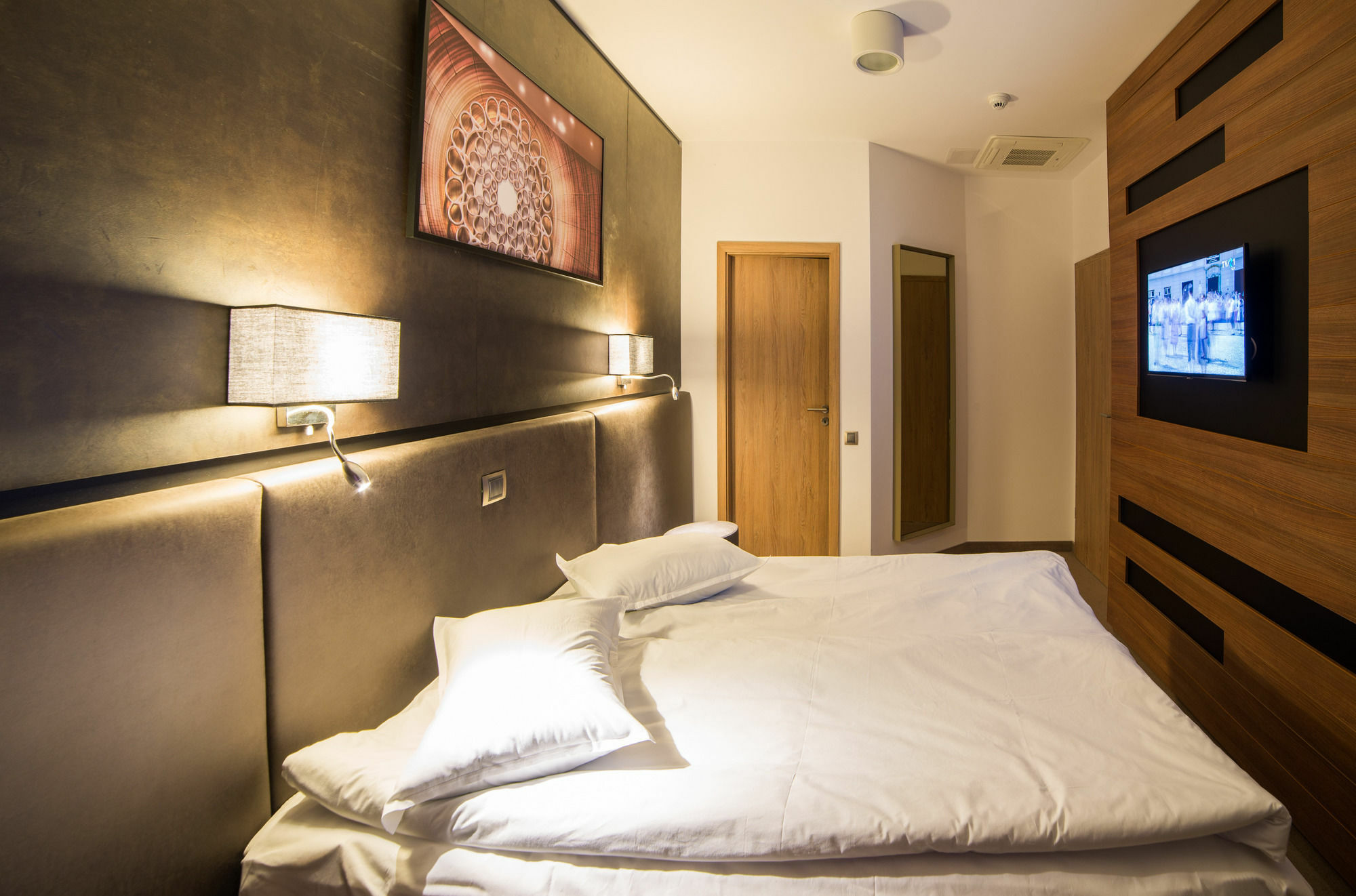 בראשוב Hotel Lux Divina מראה חיצוני תמונה